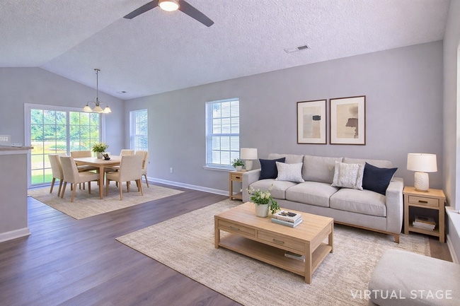 Photo - 4928 Silverdene St