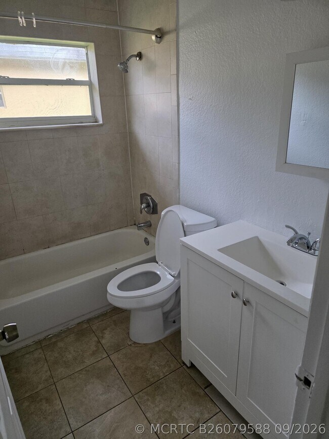3941 NW 30th Terrace Unit 2