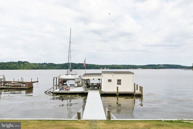 Building Photo - 36 Shore Dr