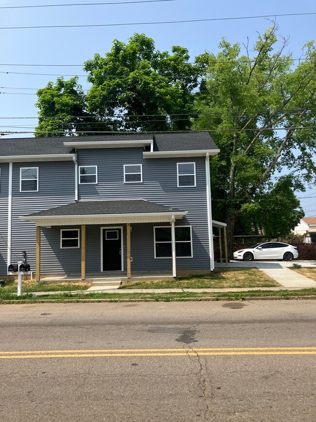 Building Photo - 123 S Chestnut St Rental