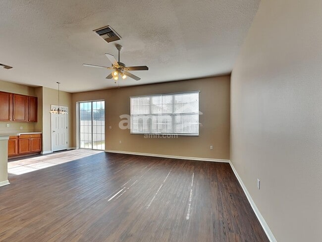 10402 Boyette Creek Blvd