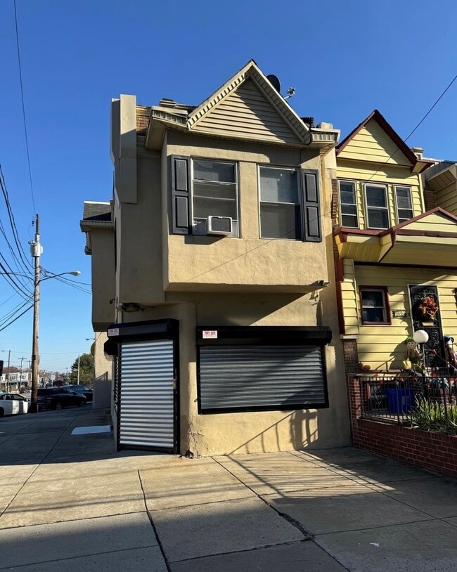 Building Photo - 5665 E Wister St Rental