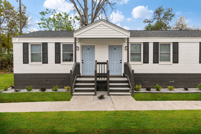 Photo - Clement Crossing Apartments