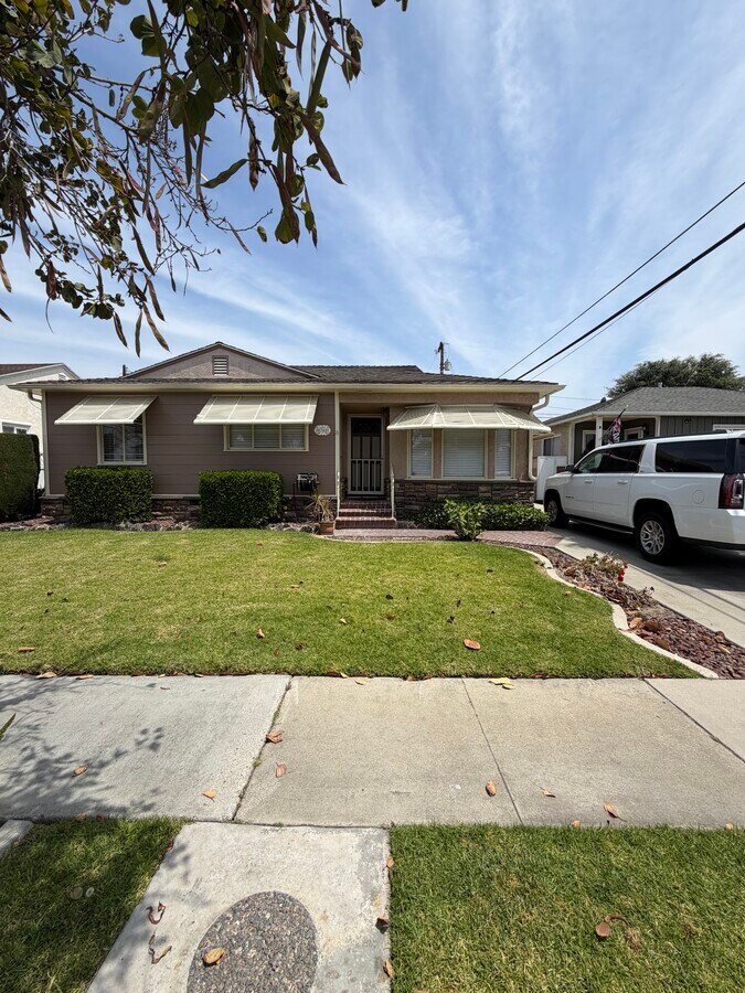 Photo - 4766 Deeboyar Ave