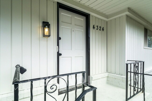 Photo - 4324 Warren Rd