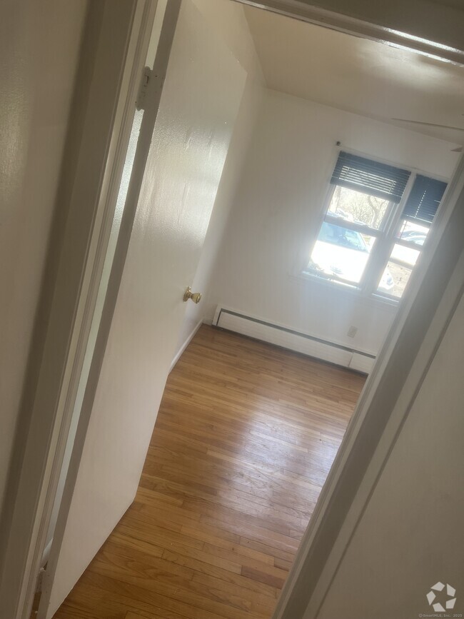 Building Photo - 102 Oak Ridge Dr Unit APT 41