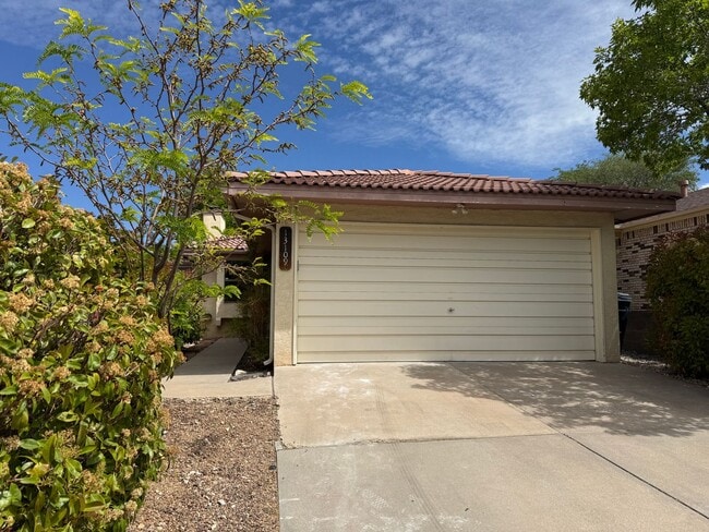 Building Photo - 2 Bedroom, 2 Bathroom Home near Tramway and Indian School