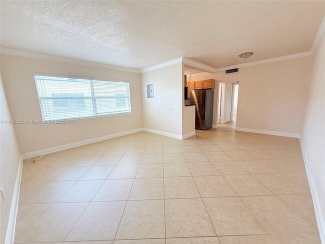 Photo - 865 W 39th St Apartment Unit 7
