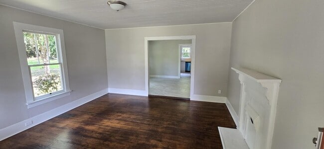 Photo - 109 Hollingshead Ave