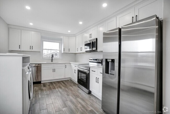 Building Photo - 32 Arther St Unit 2 Rental
