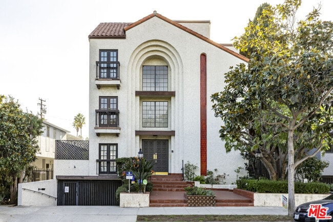 Building Photo - 818 6th St Unit 102