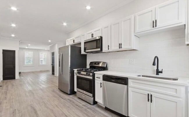 Photo - 2582 Edmondson Ave