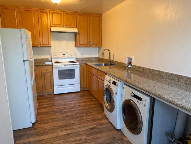 Building Photo - 607 Paso Nogal Rd