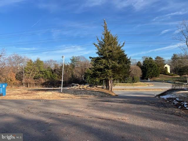 Photo - 2800 Centreville Rd Unidad BASEMENT 4 BEDROOMS