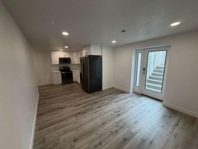 Photo - 63 E Ferndell St Unidad #Basement