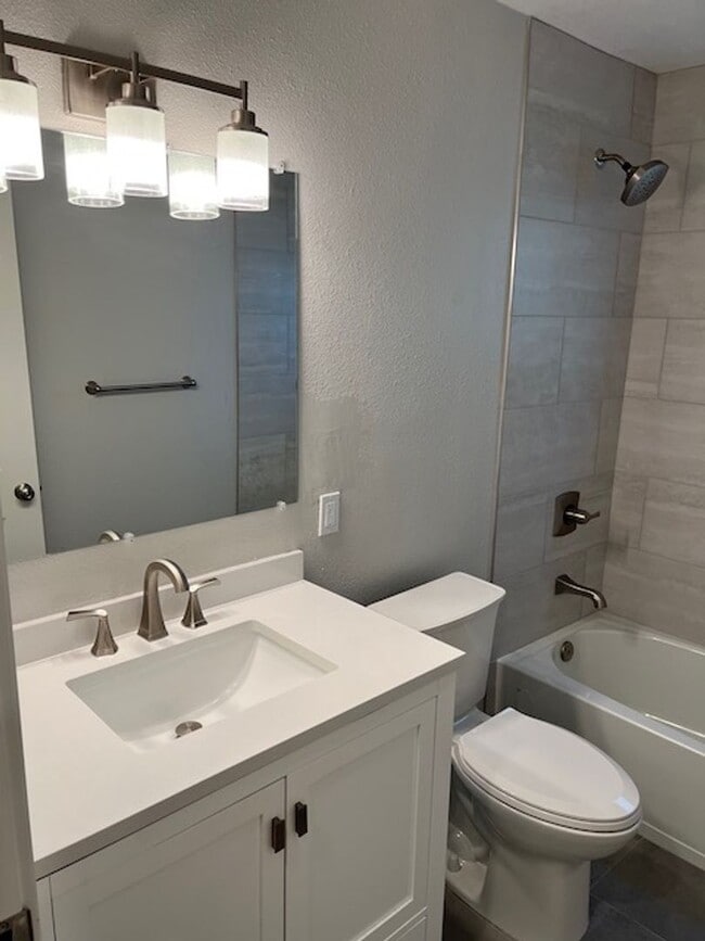 Building Photo - Nice remodeled studio in prime location Unit 1535-B