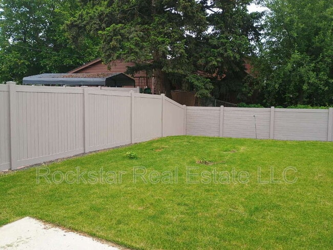 109 W Goldenrod Ave