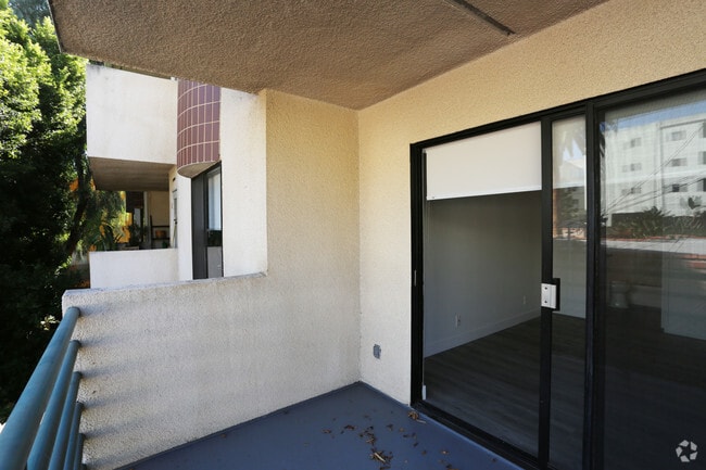 2BR, 2BA-Patio
