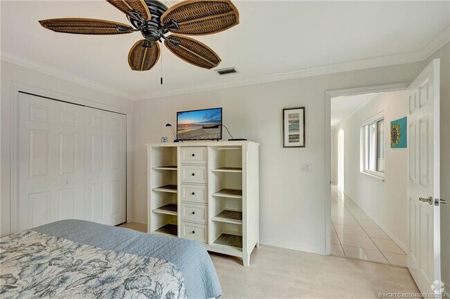 Building Photo - 2018 NW Laurel Oak Ln Rental