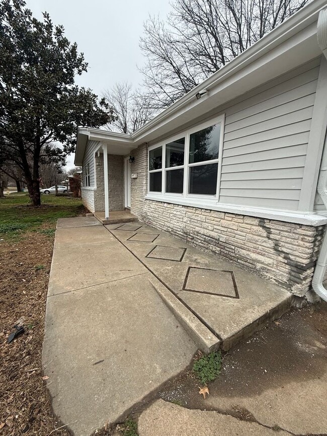 Photo - 4 Bedroom 2 Bathroom House Available NOW!