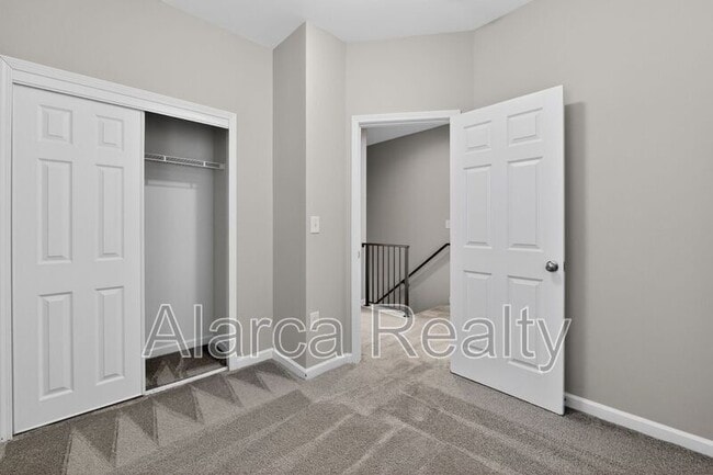 Photo - 425 Centerfield Dr