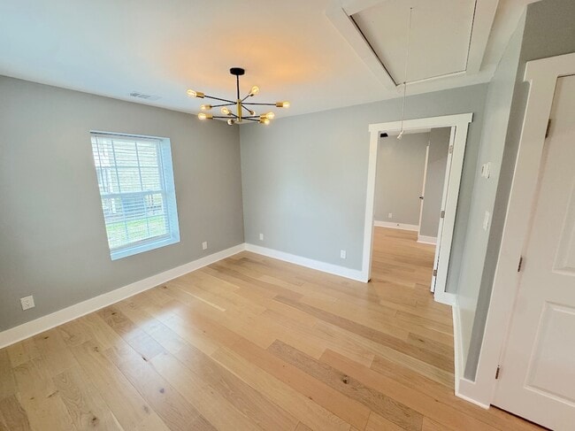 Photo - 121 W 57th St
