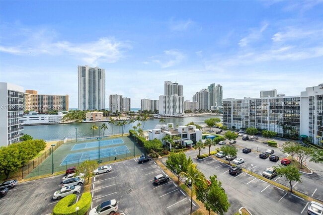 Photo - 1000 Parkview Dr Unidad 828