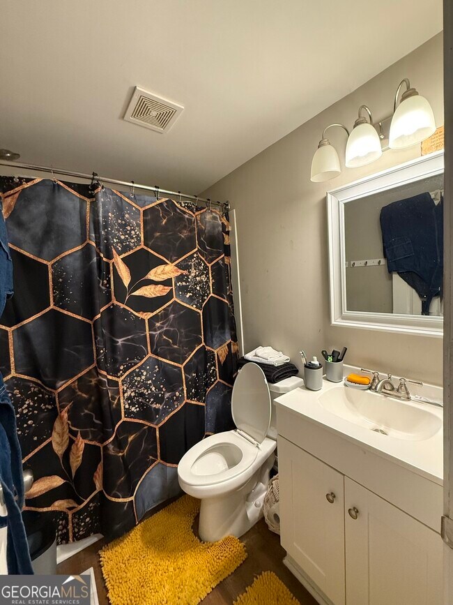 Baño - Nota - La imagen contiene los artículos del inquilino actual - 17 Liberty St Unidad 17 Liberty St