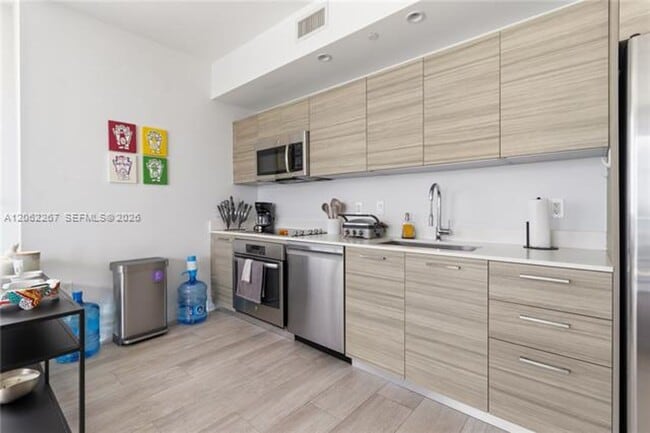Photo - 121 NE 34th St