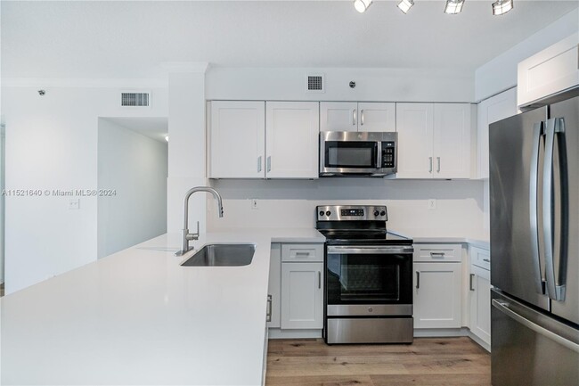 Photo - 2665 SW 37th Ave Condominio