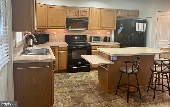 Photo - 870 Broadfield Dr