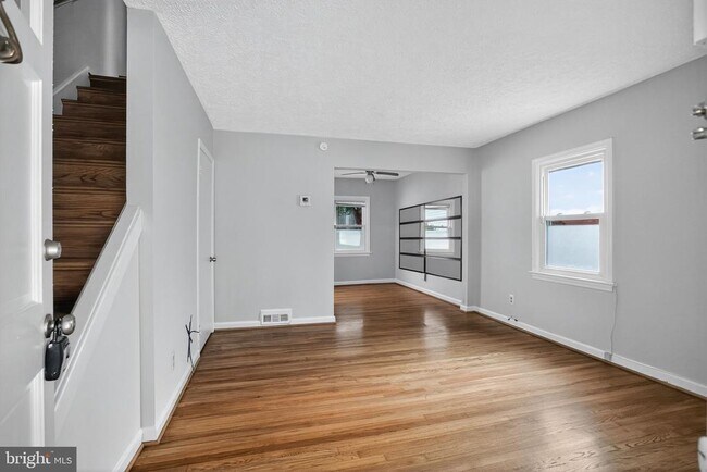 Photo - 303 S Wayne St