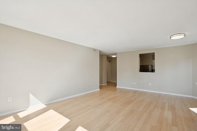 Building Photo - 135 S 19th St Unit 711