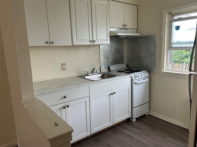 Photo - 431 E Broadway Apartment Unit 1A