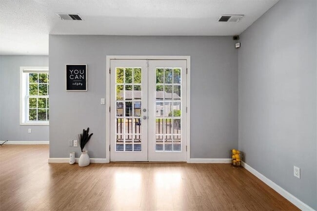 Building Photo - 3599 Woodbriar Cir Unit G