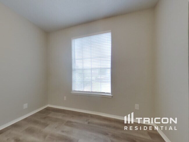 Photo - 589 Continental Dr Casa