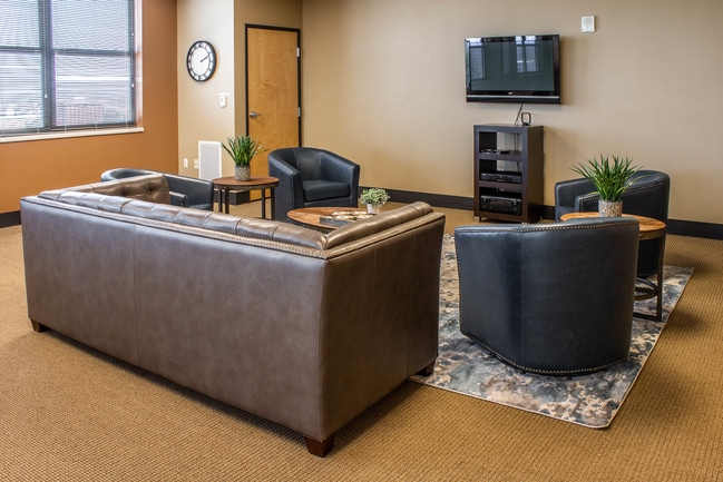Community Lounge - Flats On The Fox Apartments
