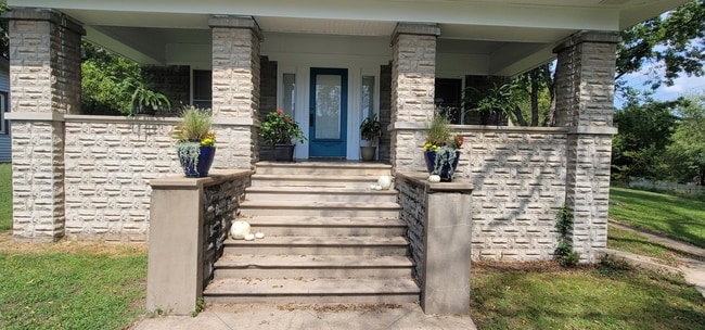 Building Photo - 803 Osage St