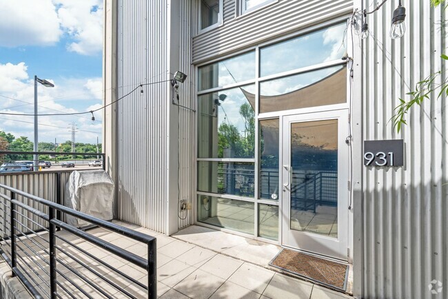 Building Photo - The Gallery Lofts, 2 Bedroom Condo minutes...