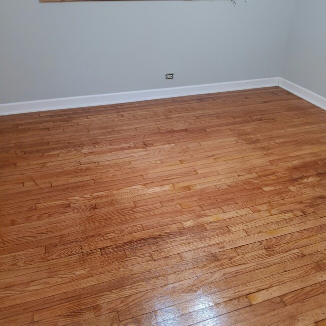 Photo - 933 W 95th St