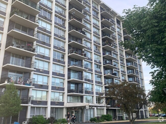 Building Photo - 8809 W Golf Rd Unit 3D Rental