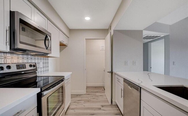 MODERN 1 BED 1 BATH CONDO AT COPPER SANDS!