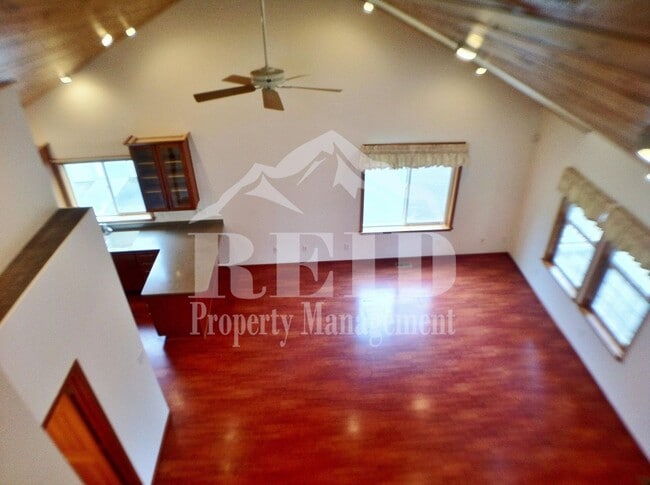 Photo - Charming 1 Bedroom Home with Spacious Loft/Bonus Room and Mountain Views