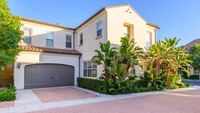 Building Photo - FOR RENT 4BD/3.5 BA/2Garage/Single Family ... Rental