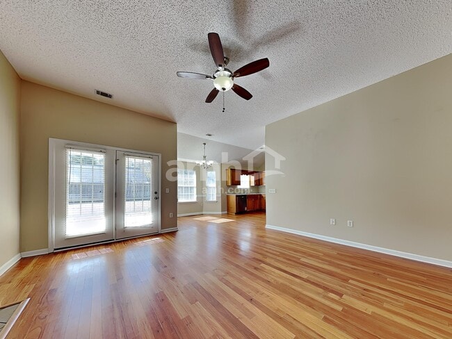 Photo - 64 Lancaster Way