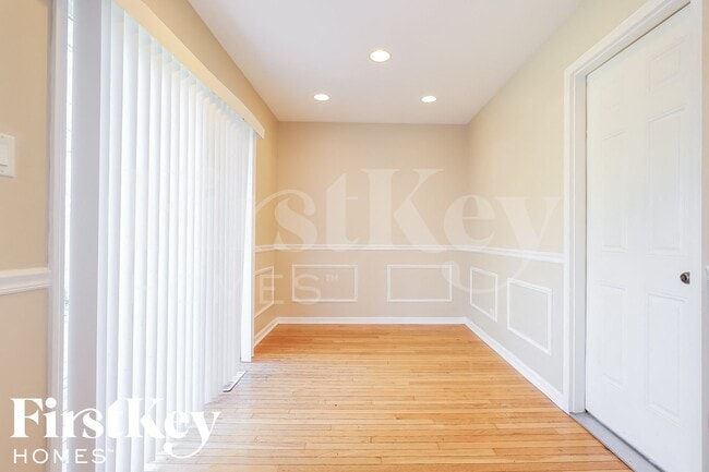 Photo - 122 E Lincoln Ave