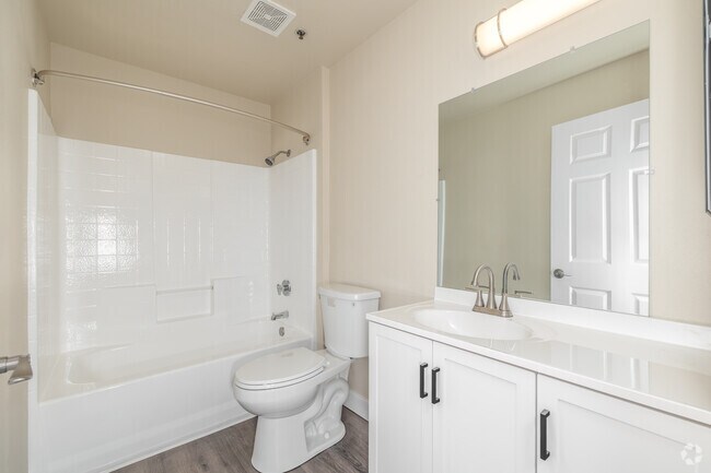 3BR, 2BA - 1,045SF - Bathroom