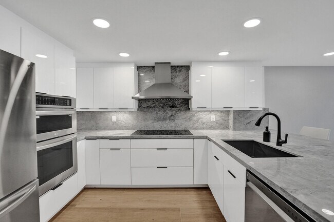 Photo - 876 Jeffery St