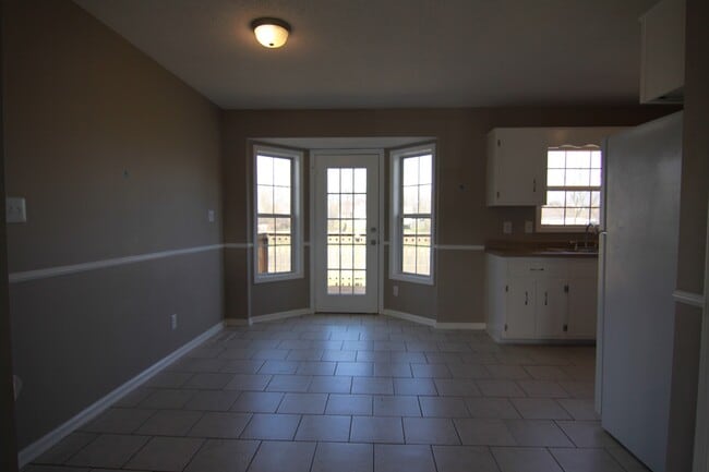Photo - 3 Bedroom Pet Friendly Home For Rent Near ...