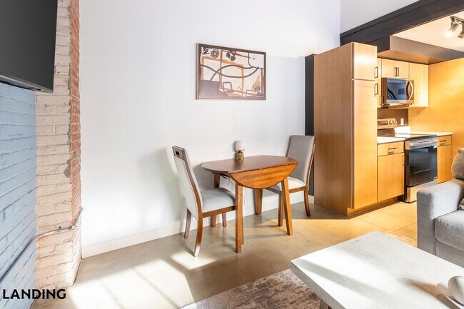 Photo - 5000 Euclid Ave Unidad 513